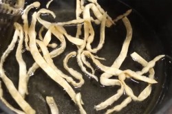 название картинки Хворост с коньяком жареный в подсолнечном масле