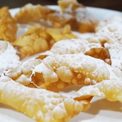 Хворост с коньяком жареный в подсолнечном масле