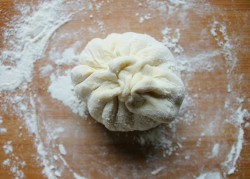 Хычины с картошкой и сыром на сковороде