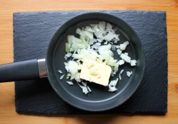 Хычины с картошкой и сыром на сковороде