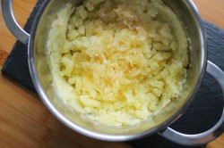 Хычины с картошкой и сыром на сковороде