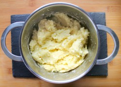 Хычины с картошкой и сыром на сковороде