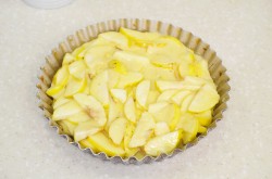 Пирог с яблоками на кефире в духовке