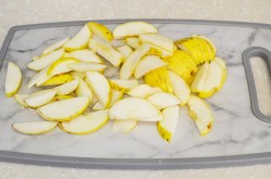 Пирог с яблоками на кефире в духовке