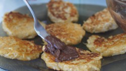 Яблочно-банановые оладьи - шаг 8