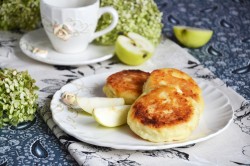 Сырники с яблоками