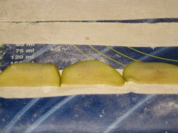 название картинки Десерт из слоеного теста Белые розы