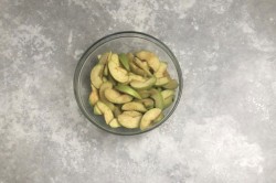 Яблочный пирог из слоеного теста