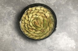 Яблочный пирог из слоеного теста