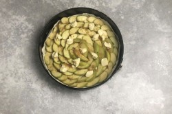 Яблочный пирог из слоеного теста