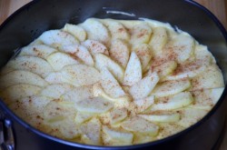 название картинки Яблочный пирог на йогурте