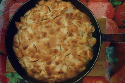 название картинки Яблочный пирог на сковороде быстро и вкусно