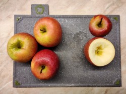 название картинки Яблоки с медом запеченные в микроволновке