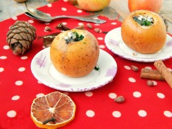 название картинки Яблоки со сметаной в духовке