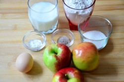 название картинки Жареные яблоки в кляре на молоке быстро и вкусно