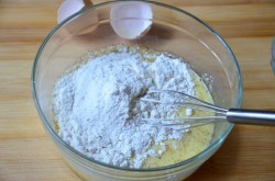 название картинки Жареные яблоки в кляре на молоке быстро и вкусно