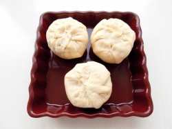 название картинки Яблоки запеченные в дрожжевом тесте в духовке