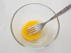 название картинки Яблоки запеченные в дрожжевом тесте в духовке