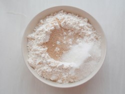 название картинки Яблоки запеченные в дрожжевом тесте в духовке