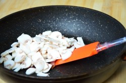 название картинки Яйца на завтрак в горшочках