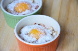 название картинки Яйца на завтрак в горшочках