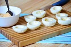 Яйца с сельдью и свеклой на новогодний стол