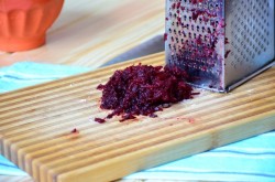 Яйца с сельдью и свеклой на новогодний стол