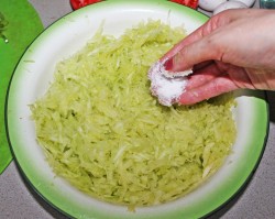 Яичница с кабачками - шаг 4