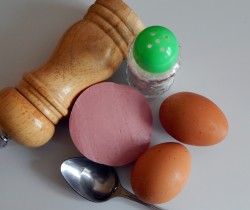 название картинки Яичница с колбасой