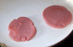 название картинки Яичница с колбасой