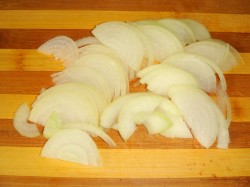 название картинки Яичница с помидорами и колбасой