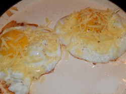 Яичница с сыром