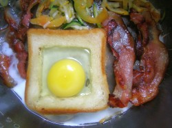 Яичница в хлебе - шаг 6 Яичница в хлебе - шаг 6