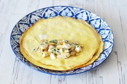 Яичные блинчики с курицей