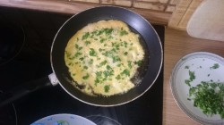 Яичные завернушки с петрушкой