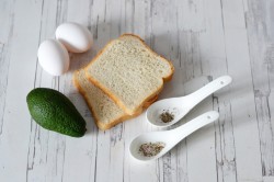 Яйцо пашот с авокадо