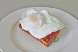 Яйца бенедикт на завтрак