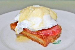 Яйца бенедикт на завтрак