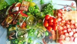 Помидоры на зиму в желе с петрушкой и кинзой - шаг 1