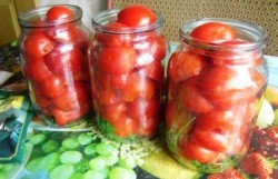 Помидоры на зиму в желе с петрушкой и кинзой - шаг 2