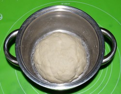 название картинки Закрытая пицца кальцоне с курицей и грибами