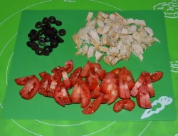 название картинки Закрытая пицца кальцоне с курицей и грибами