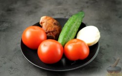 название картинки Закуска Букет роз из помидоров на 8 Марта
