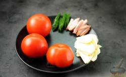 название картинки Закуска Букет роз из помидоров на 8 Марта