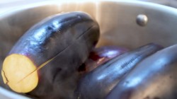 Закуска из баклажанов с овощной начинкой