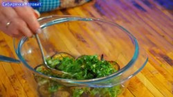 Закуска из жареных баклажанов в томатном соусе