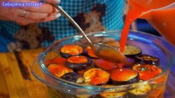 Закуска из жареных баклажанов в томатном соусе