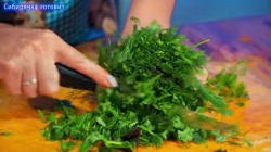 Закуска из жареных баклажанов в томатном соусе