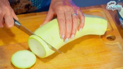 название картинки Закуска из кабачков с помидорами и творожной заправкой