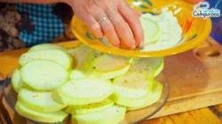 название картинки Закуска из кабачков с помидорами и творожной заправкой